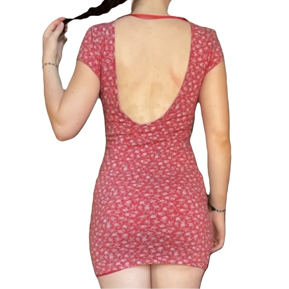 Red floral backless t-shirt dress - Picture 5 of 7